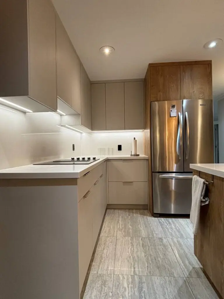 Plywood kitchen cabinets with MDF shaker doors and slim handles